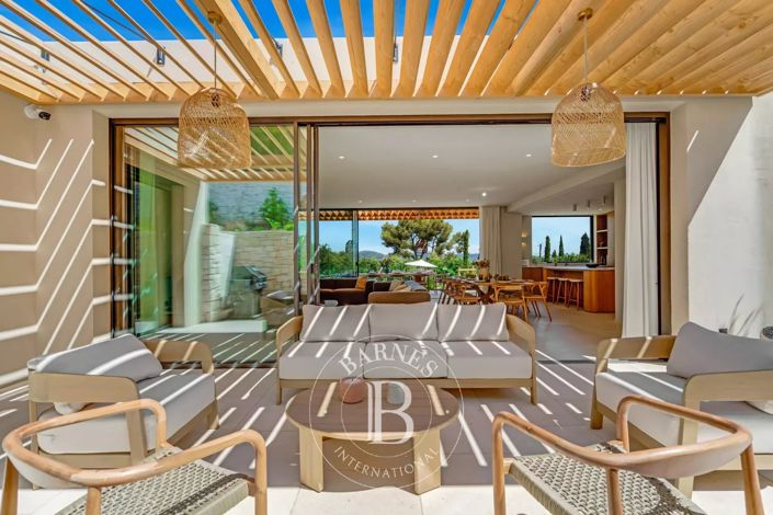 Image No.2-6 Bed House for sale