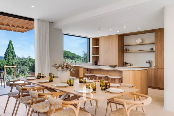 Image No.5-6 Bed House for sale