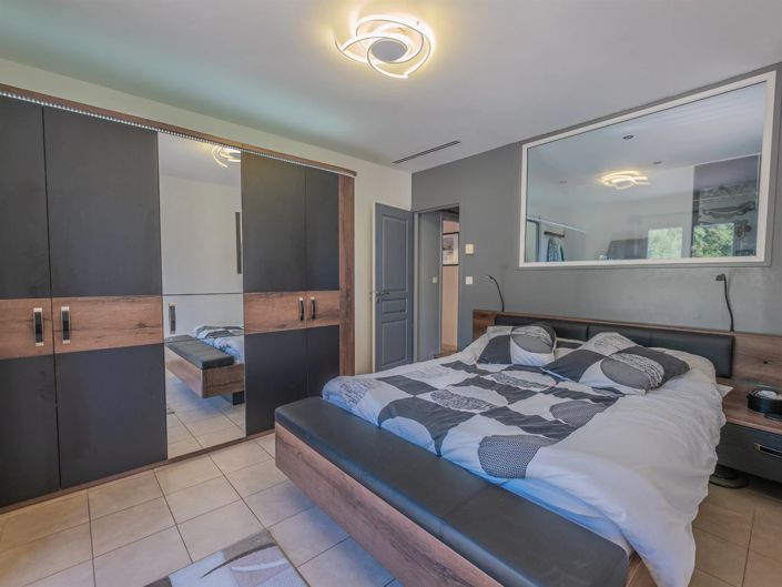 Image No.16-8 Bed House for sale