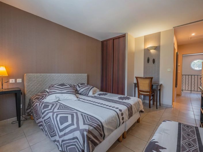 Image No.18-8 Bed House for sale