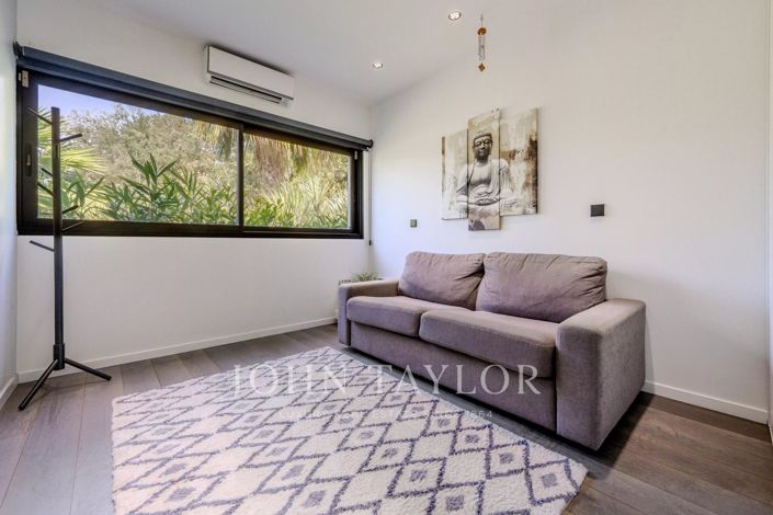 Image No.11-4 Bed House for sale