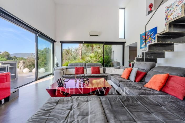Image No.6-4 Bed House for sale