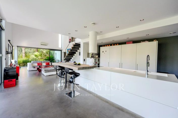 Image No.7-4 Bed House for sale