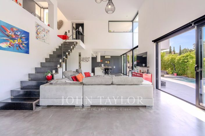 Image No.8-4 Bed House for sale