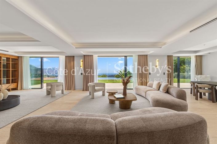 Image No.6-5 Bed House for sale