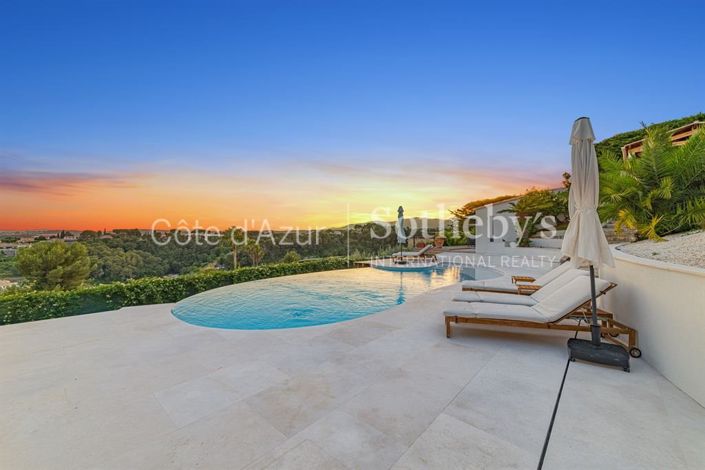 Image No.17-6 Bed House for sale