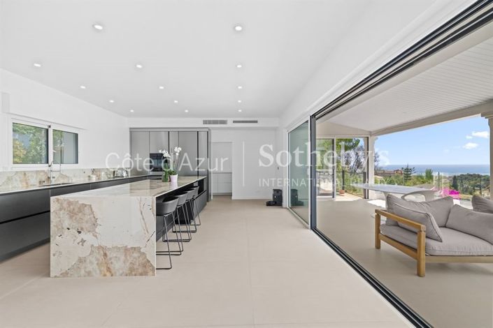 Image No.4-6 Bed House for sale