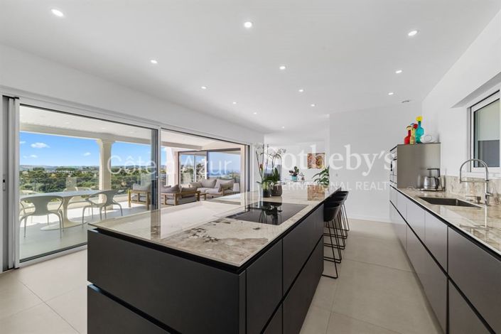 Image No.5-6 Bed House for sale
