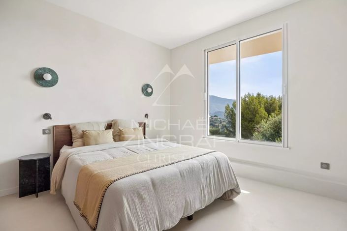 Image No.20-5 Bed House for sale
