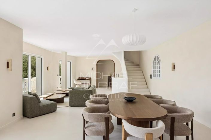 Image No.24-5 Bed House for sale