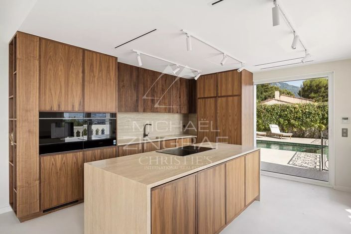 Image No.25-5 Bed House for sale