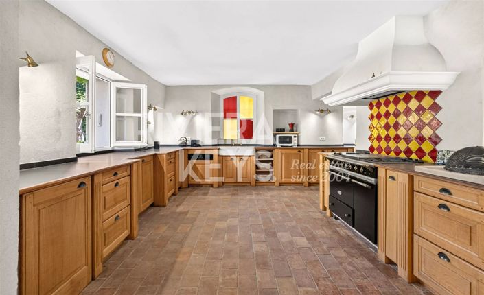 Image No.11-6 Bed House for sale