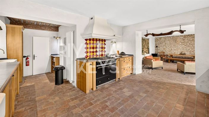 Image No.12-6 Bed House for sale