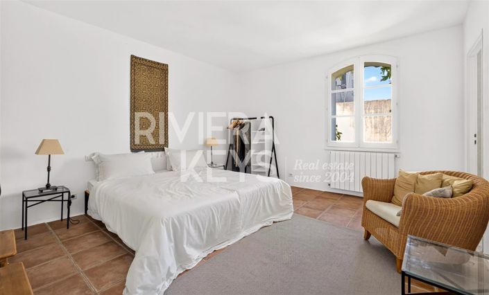 Image No.17-6 Bed House for sale