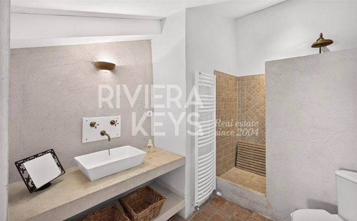 Image No.20-6 Bed House for sale