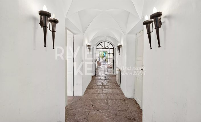 Image No.5-6 Bed House for sale