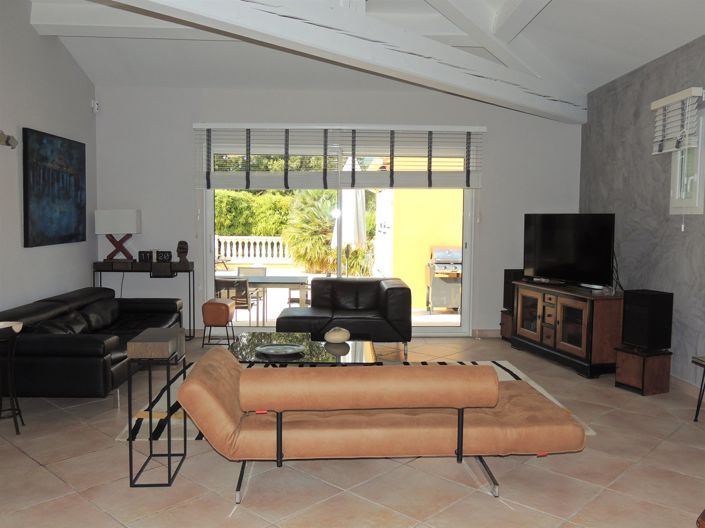 Image No.8-4 Bed House for sale