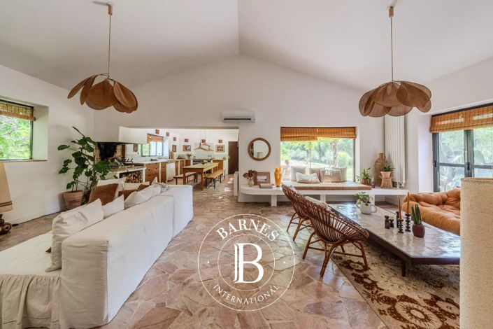 Image No.5-5 Bed House for sale