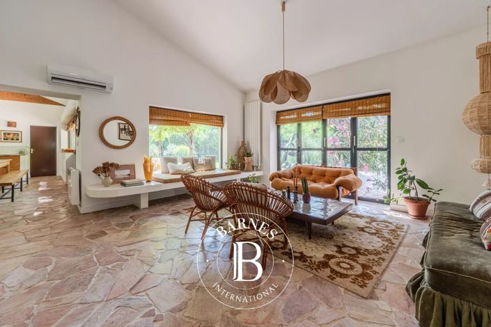 Image No.6-5 Bed House for sale