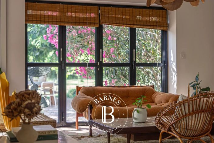 Image No.8-5 Bed House for sale