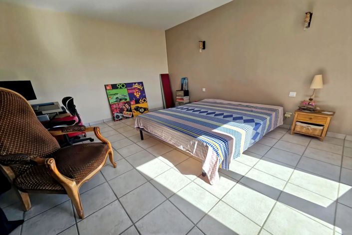 Image No.10-3 Bed House for sale