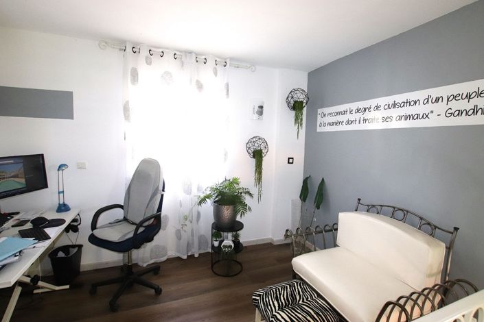 Image No.10-3 Bed House for sale