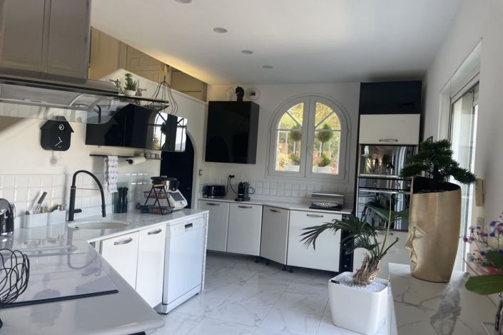 Image No.4-3 Bed House for sale