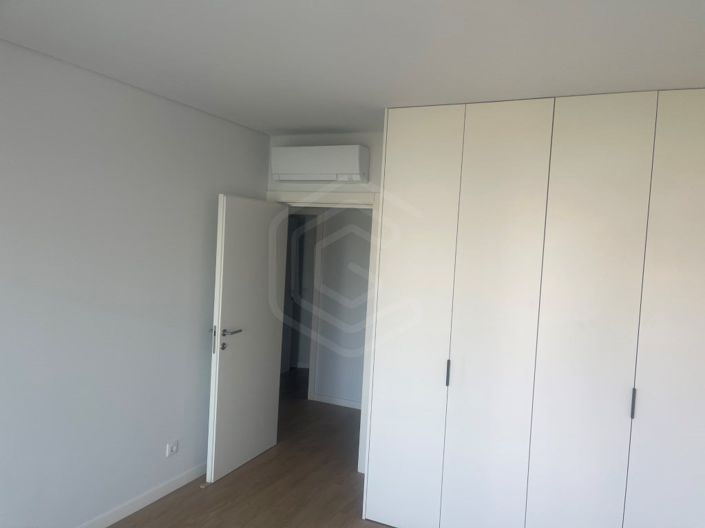 Image No.10-3 Bed Apartment for sale