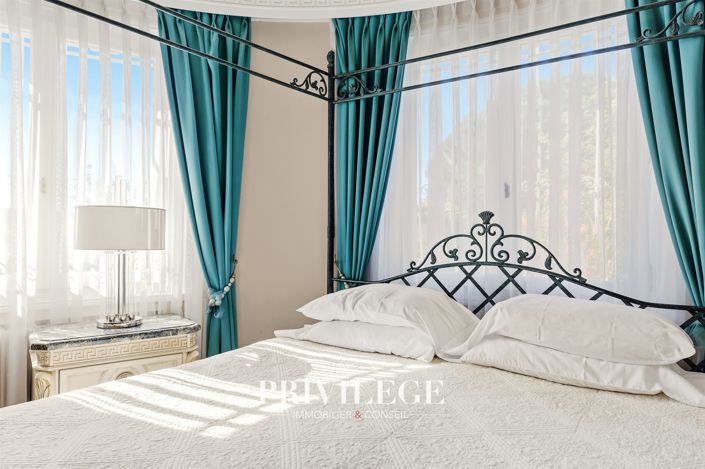 Image No.21-4 Bed House for sale