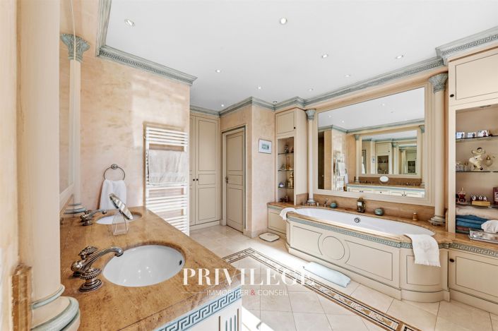 Image No.24-4 Bed House for sale