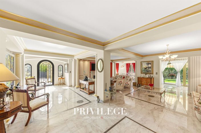 Image No.8-4 Bed House for sale