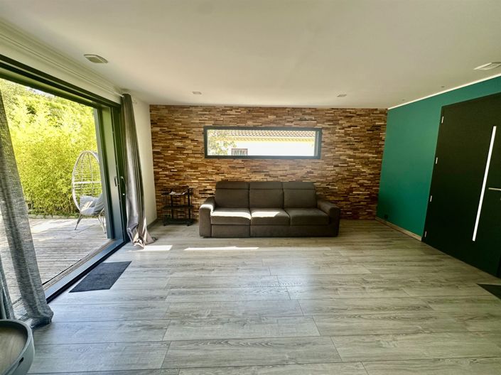 Image No.8-4 Bed House for sale