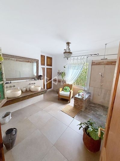 Image No.11-3 Bed House for sale