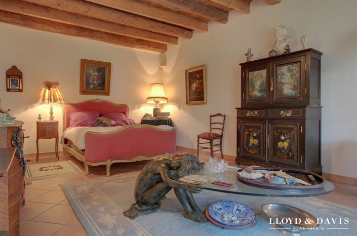 Image No.10-5 Bed House for sale