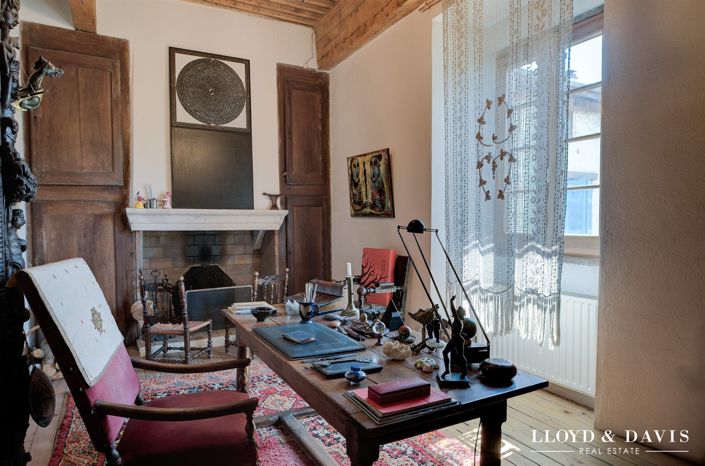 Image No.18-5 Bed House for sale