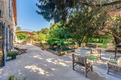 1 - Tarascon, House