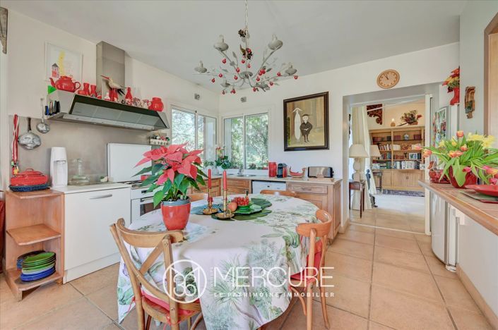 Image No.8-6 Bed House for sale