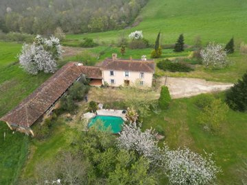 1 - Seissan, House