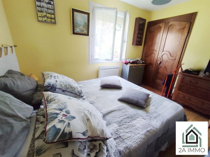 Image No.5-2 Bed House for sale