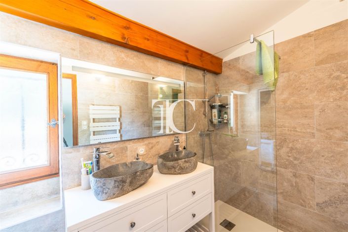 Image No.17-5 Bed House for sale