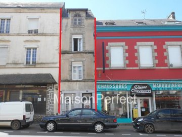 1 - Pré-en-Pail, House
