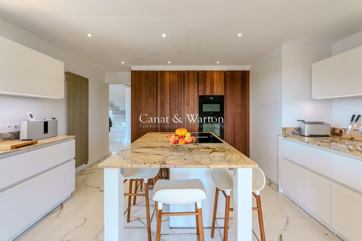 Image No.7-4 Bed House for sale