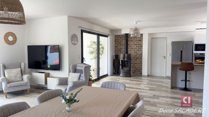 Image No.7-4 Bed House for sale