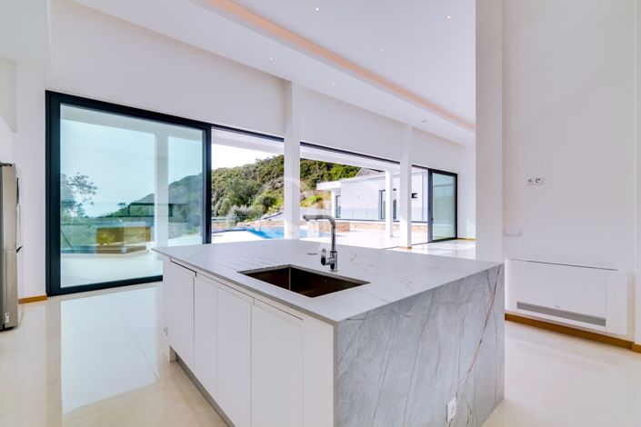Image No.14-4 Bed House for sale