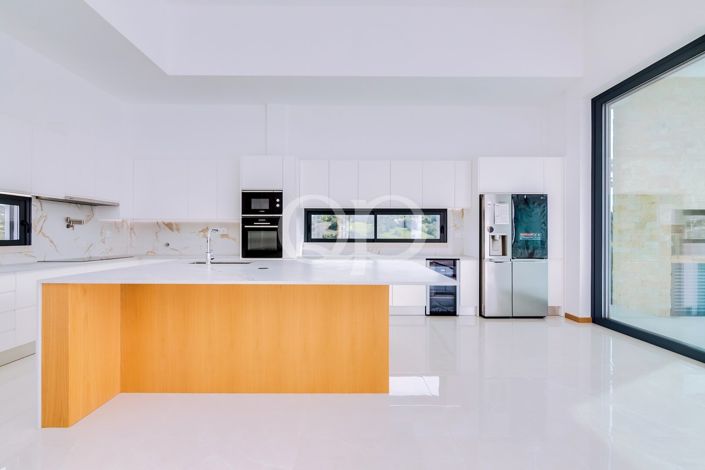 Image No.15-4 Bed House for sale