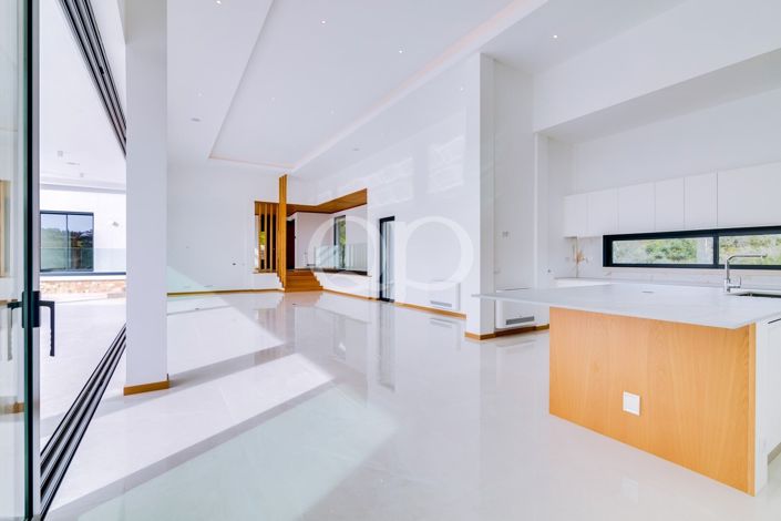 Image No.19-4 Bed House for sale
