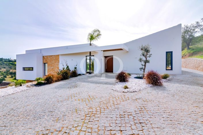 Image No.2-4 Bed House for sale