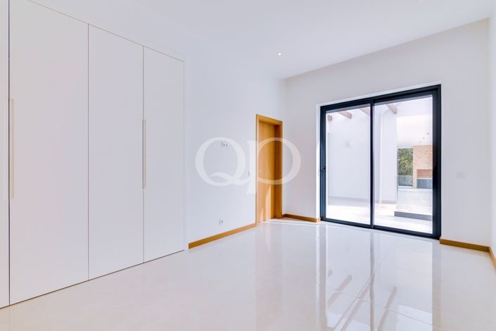Image No.33-4 Bed House for sale