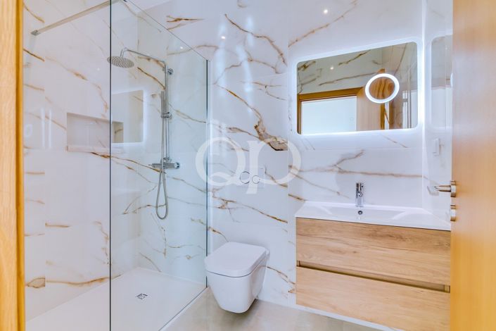 Image No.34-4 Bed House for sale