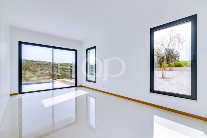 Image No.40-4 Bed House for sale
